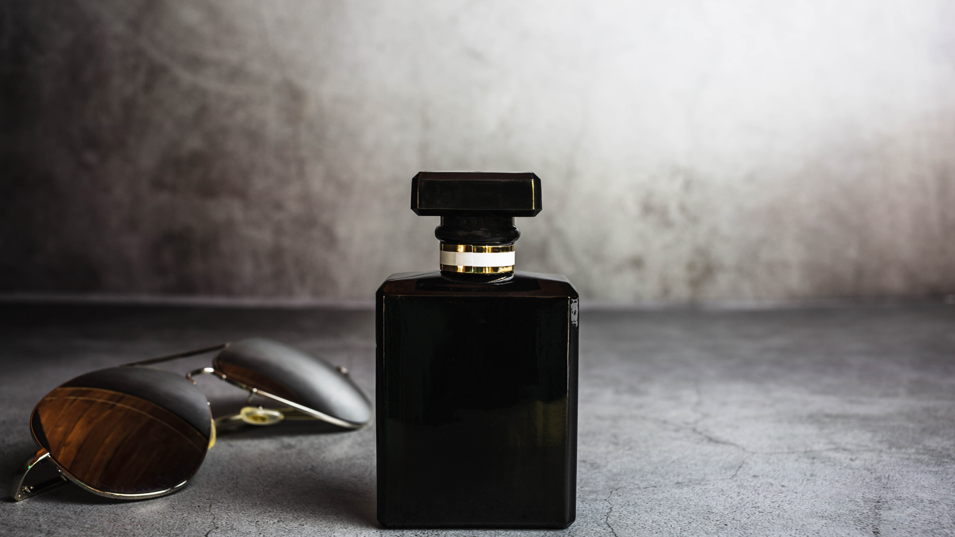 L'essence rare: Découvrez les parfums les plus exclusifs du monde - The Rare Essence: Discover the Most Exclusive Fragrances in the World